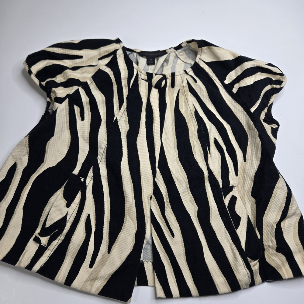 Express Design‎ Studio Cropped Animal Print Short Sleeve Jacket Size Medium